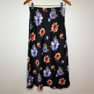 FOREVER21 Skirt Black with Flower print Size M